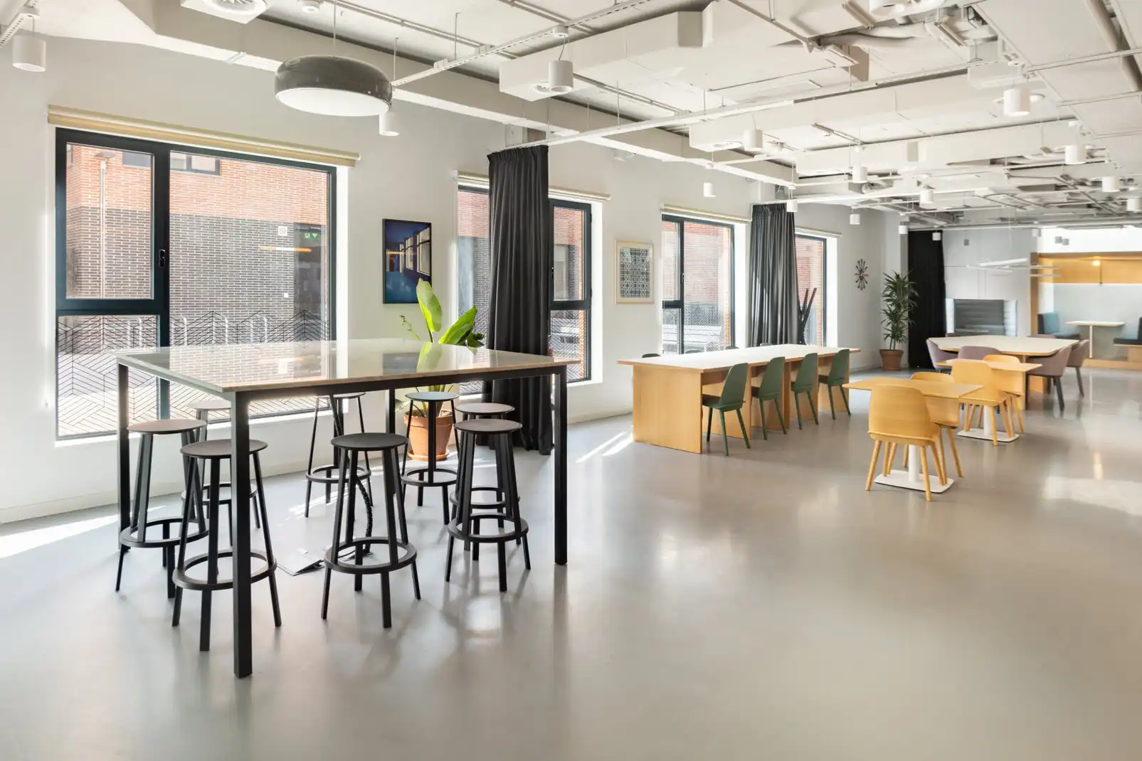 Büro zur Miete in Barcelona mit Klimaanlage, Heizung und Möbliert