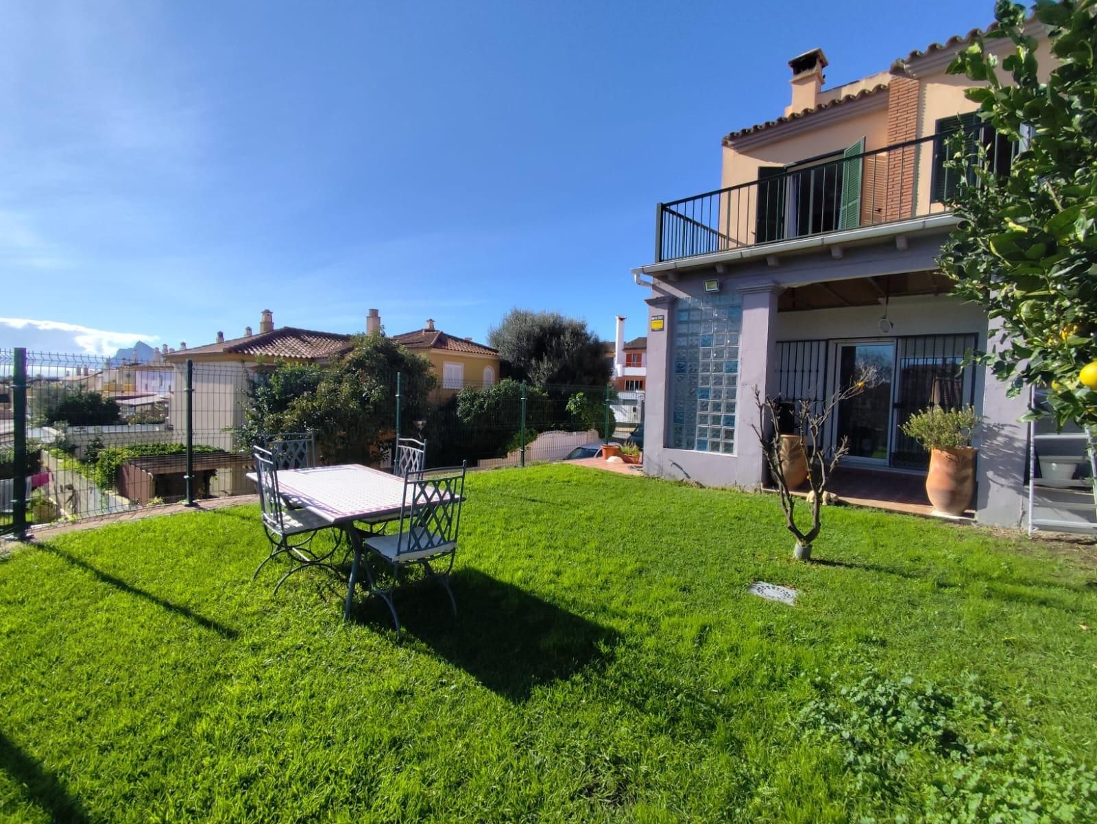 Jardí de Casa adosada en venda en La Línea de la Concepción amb Jardí privat, Terrassa i Traster