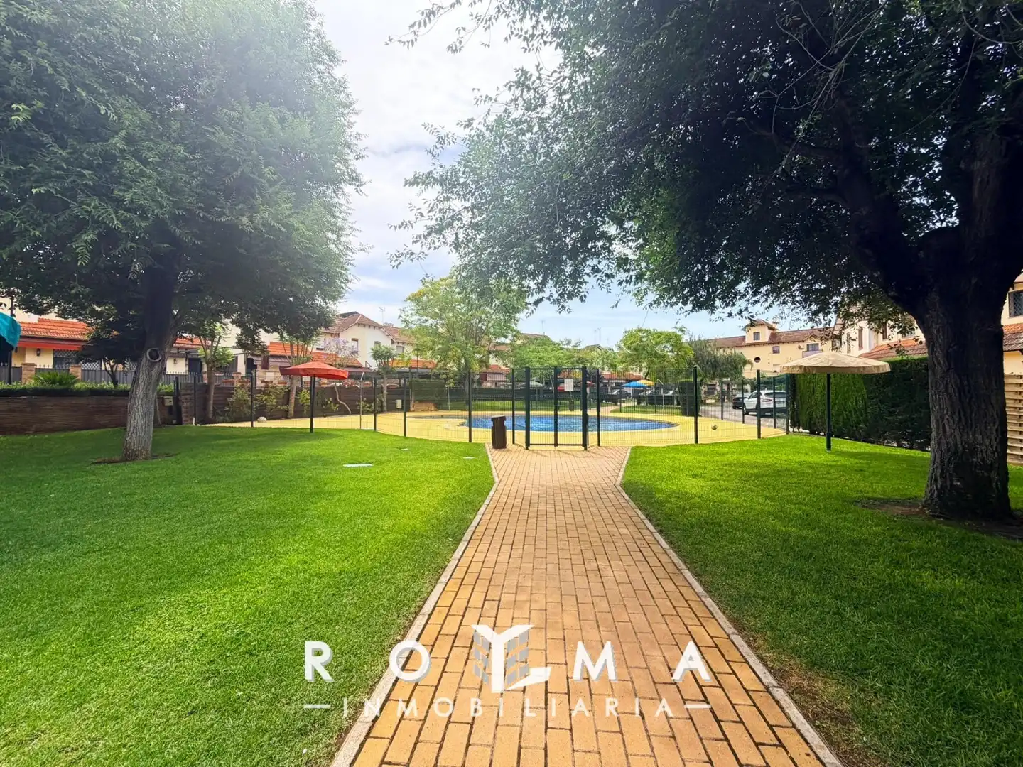 Vista exterior de Apartamento en venta en Dos Hermanas con Aire acondicionado, Calefacción y Terraza