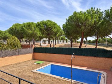 Casa aparellada amb piscina en venda a Norte