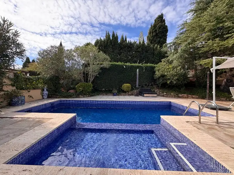 Piscina de Finca rústica en venta en Ullastret con Aire acondicionado, Calefacción y Jardín privado