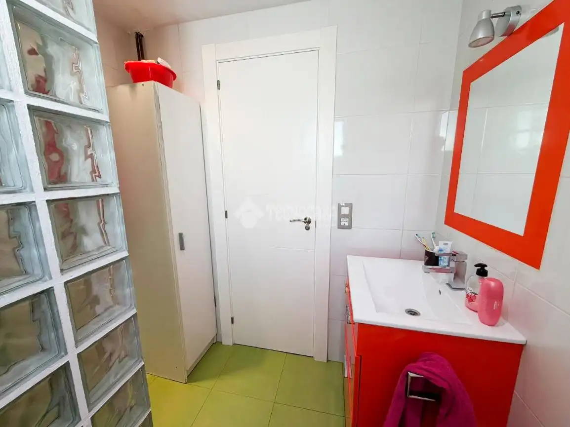 Badezimmer von Wohnung zum Verkauf in Zaragoza mit Klimaanlage, Heizung und Parkett