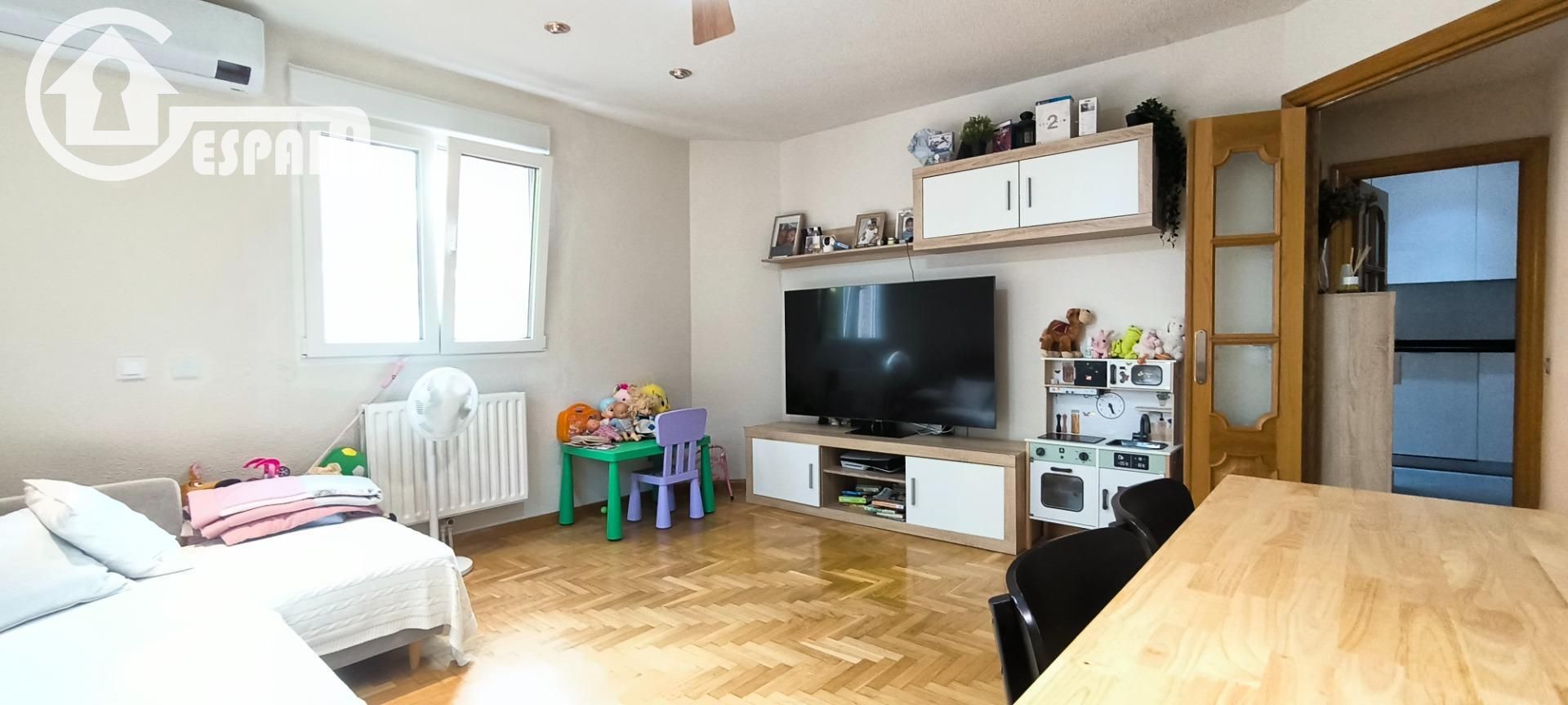 Sala d'estar de Pis en venda en  Madrid Capital amb Aire condicionat, Calefacció i Traster