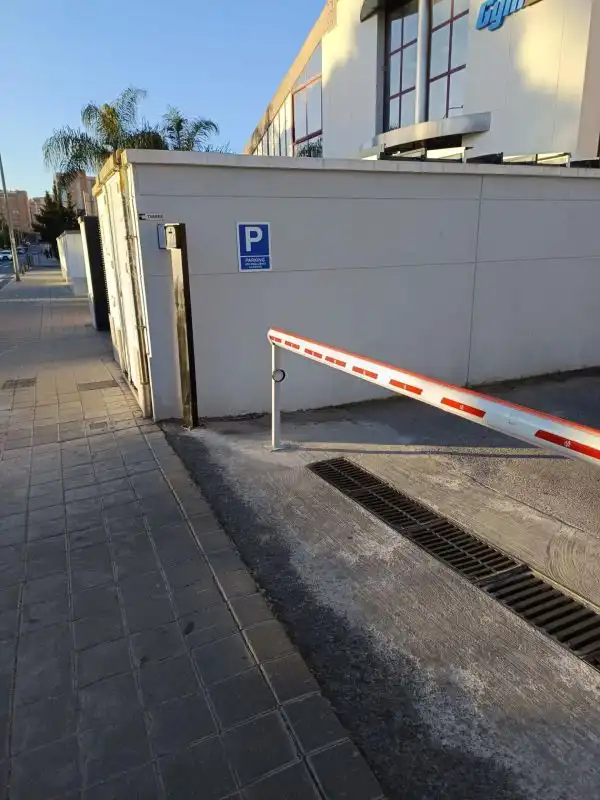 Aparcament de Local de lloguer en Playa de San Juan - El Cabo de las Huertas