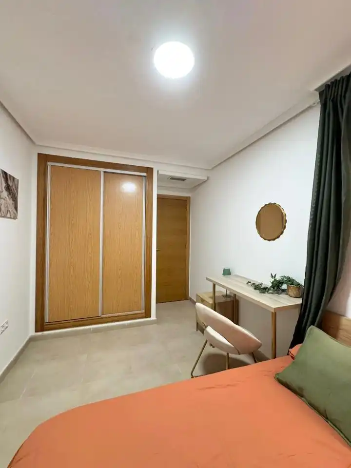 Dormitori de Pis en venda en Torrevieja amb Aire condicionat i Moblat