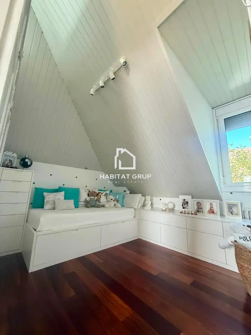 Habitación de Casa o chalet en venta en Canovelles con Aire acondicionado, Calefacción y Jardín privado
