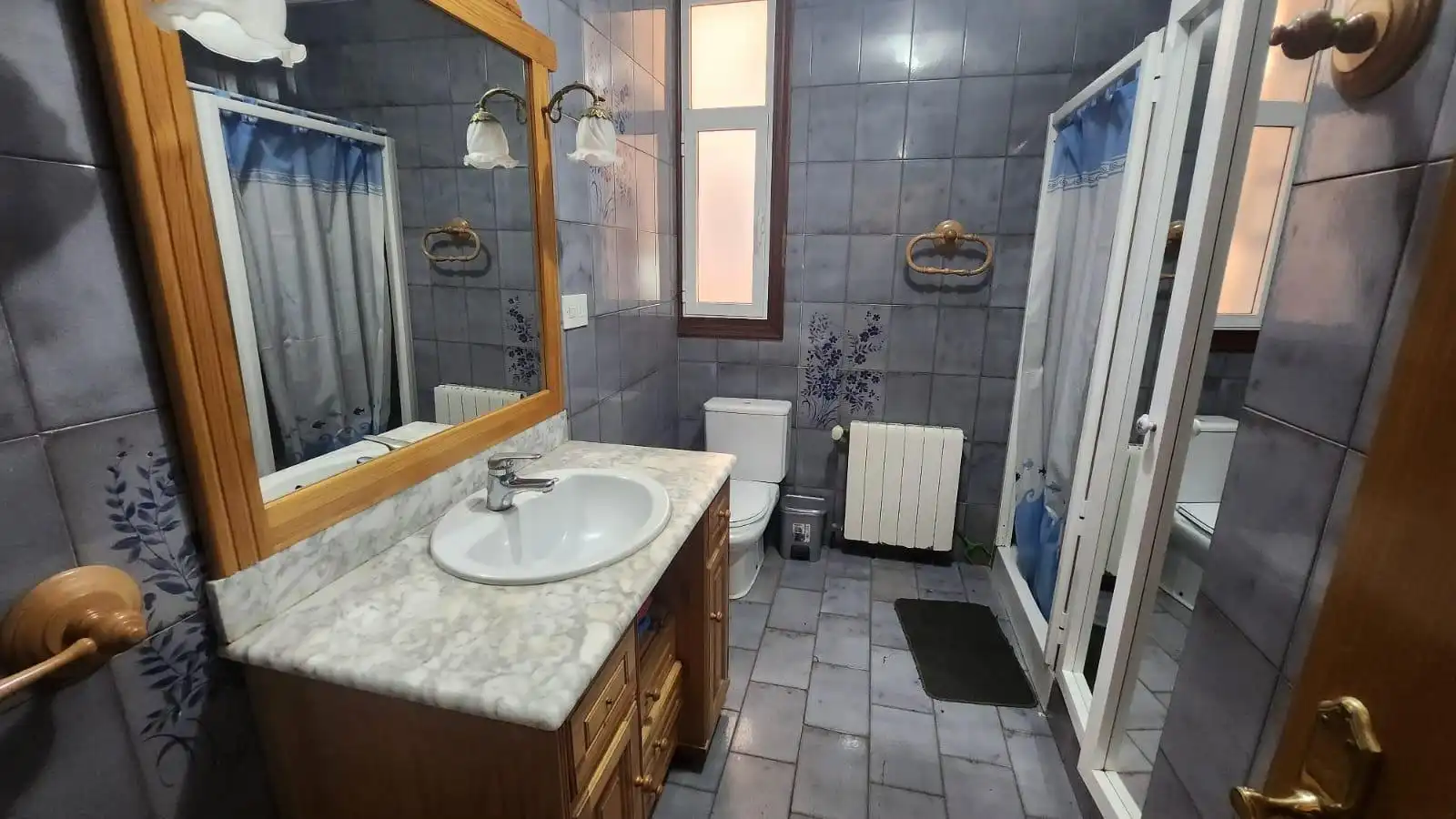 Bathroom of Flat for sale in Aspe  with Air Conditioner, Heating and Storage room