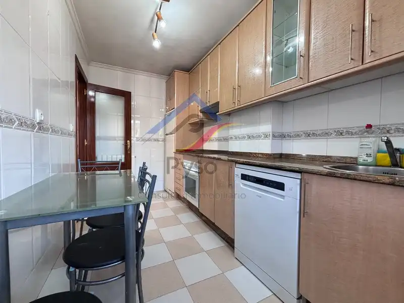 Cuina de Pis de lloguer en Santander amb Calefacció, Parquet i Moblat