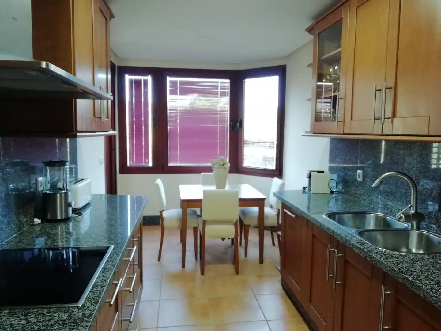 Küche von Maisonette zum Verkauf in Marbella mit Klimaanlage, Terrasse und Abstellraum