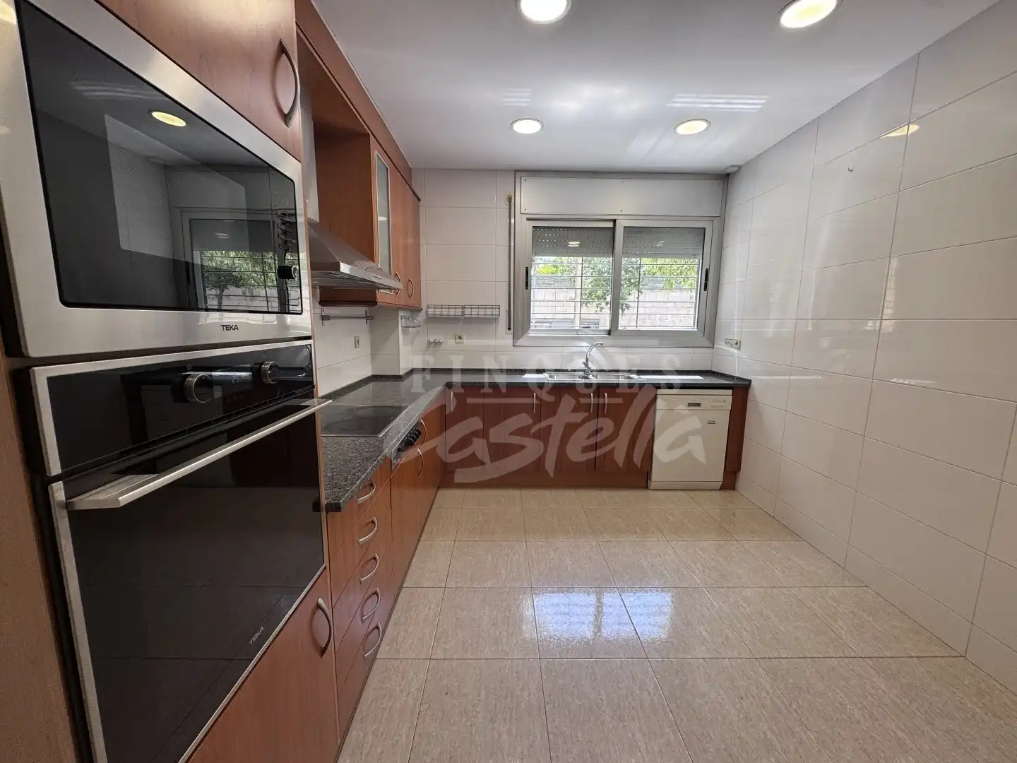 Cuina de Casa o xalet en venda en Mataró amb Aire condicionat, Terrassa i Balcó