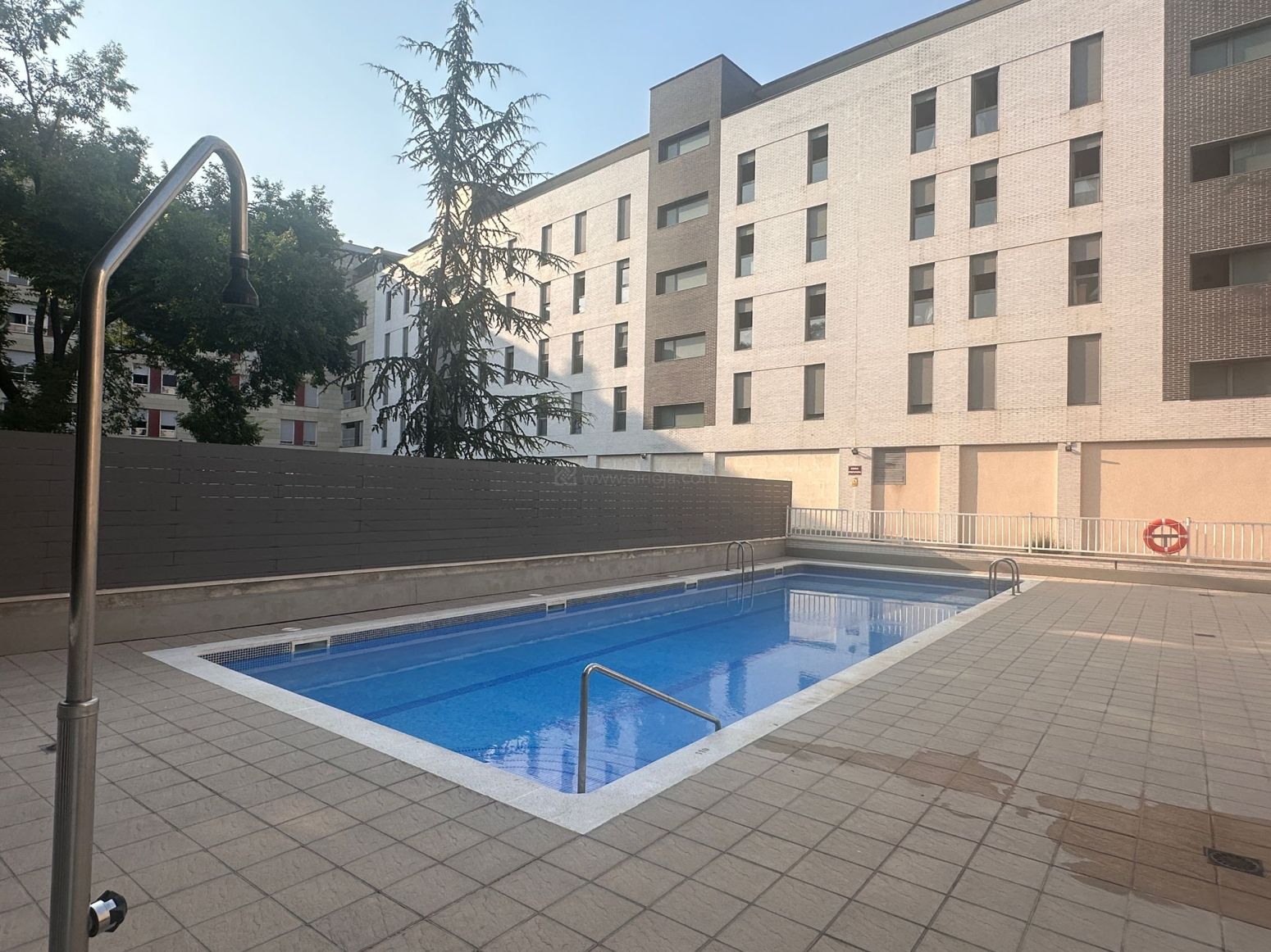 Piscina de Pis en venda en  Logroño amb Aire condicionat, Calefacció i Terrassa