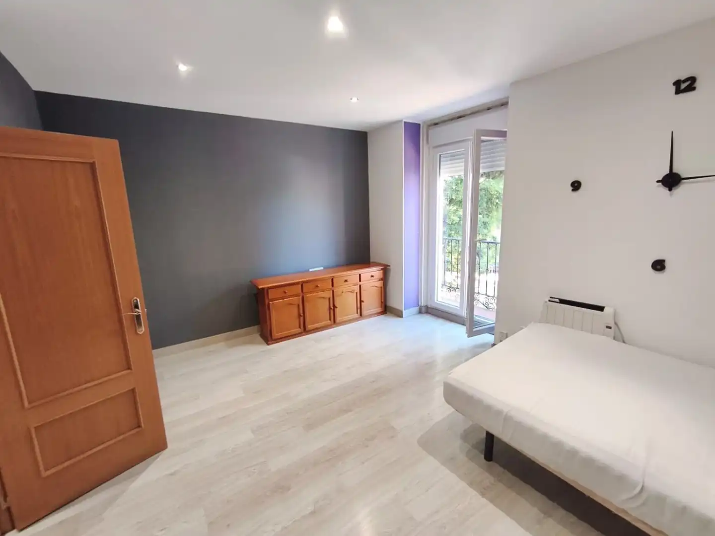 Habitación de Apartamento de alquiler en Madrid con Aire acondicionado, Calefacción y Amueblado
