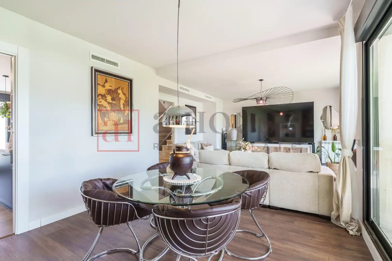 Sala de estar de Casa adosada en venta en Boadilla del Monte con Aire acondicionado, Calefacción y Jardín privado