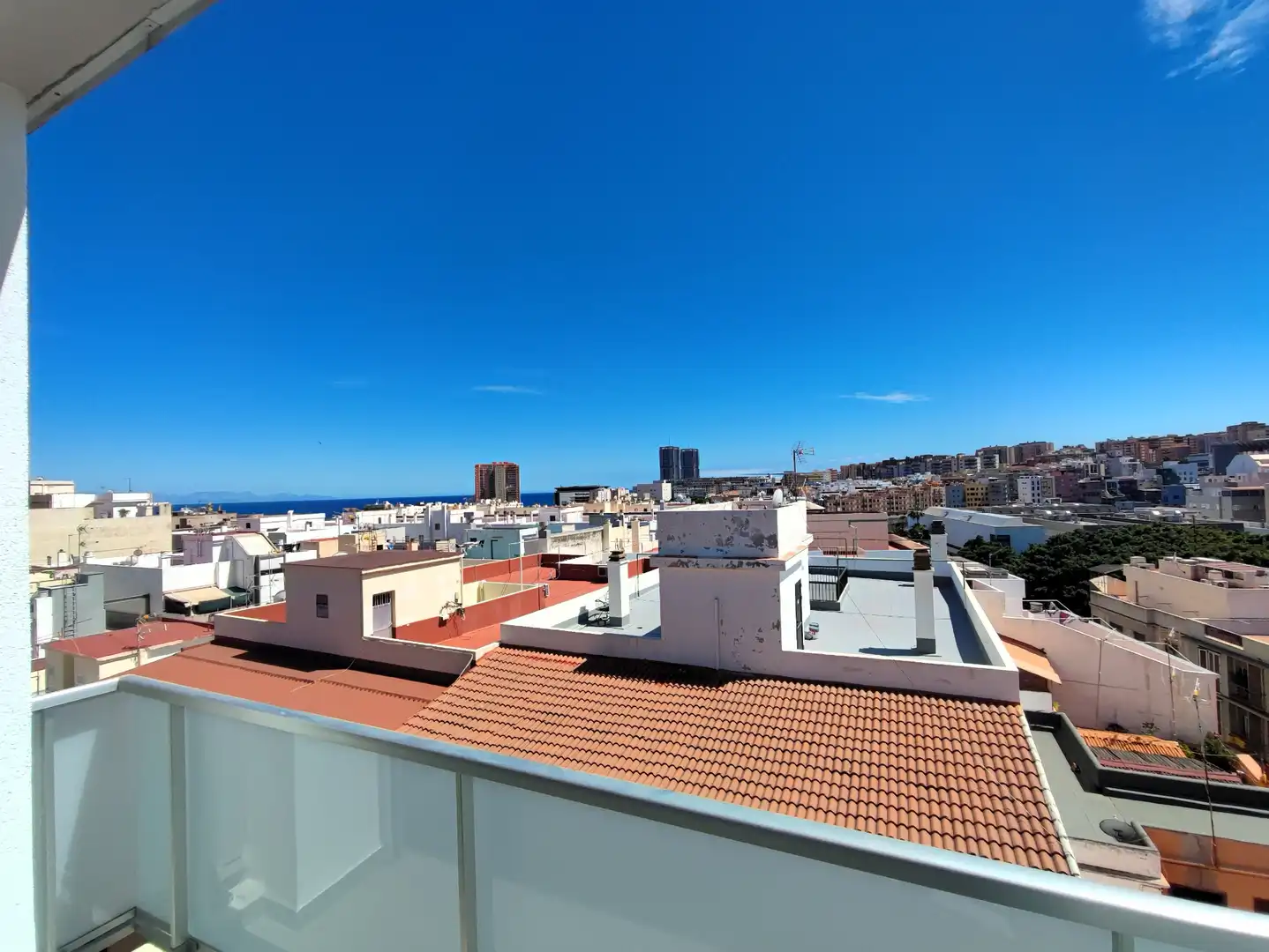 Außenansicht von Wohnung zur Miete in Santa Cruz de Tenerife mit Klimaanlage, Terrasse und Ofen