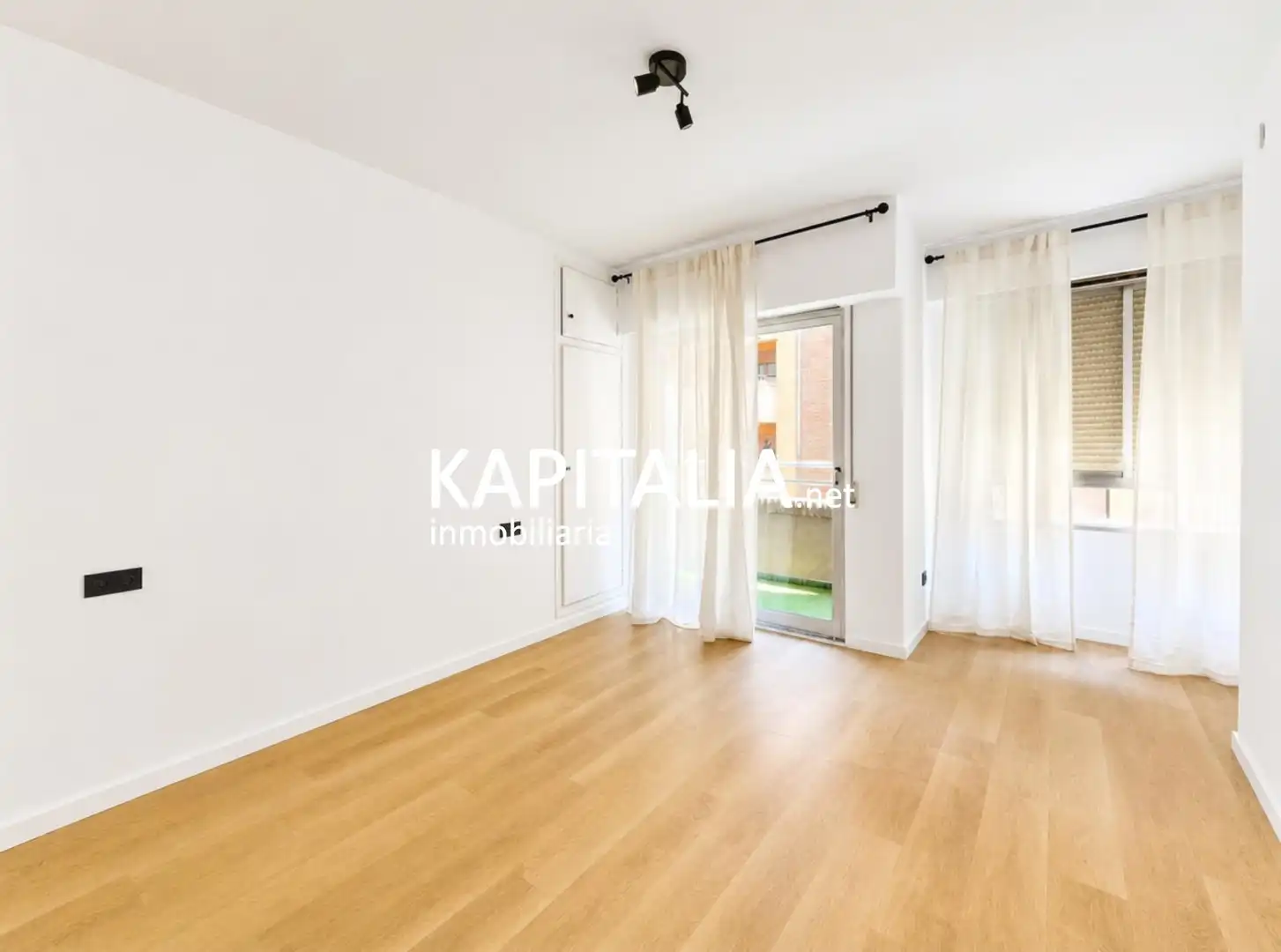 Schlafzimmer von Wohnung zum Verkauf in Ontinyent mit Parkett und Balkon