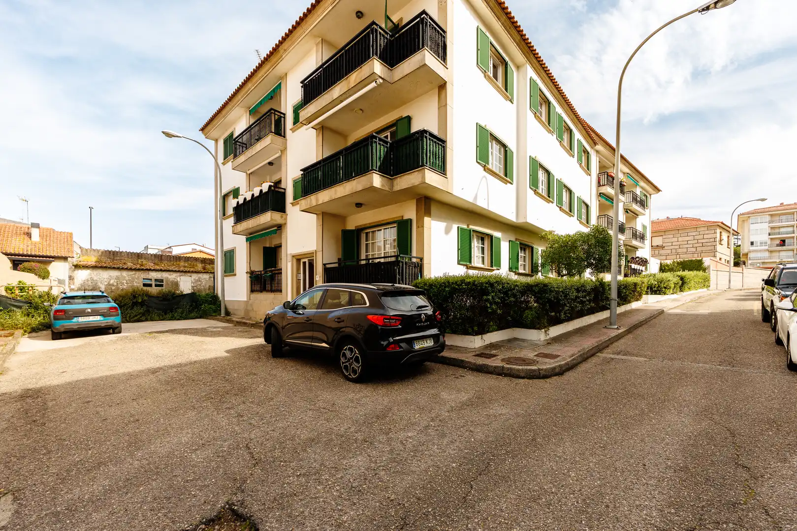 Vista exterior de Dúplex en venda en Nigrán amb Calefacció, Terrassa i Traster