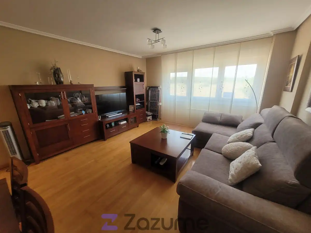 Living room of Flat for rent in Laguna de Duero  with Heating, Parquet flooring and Furnished