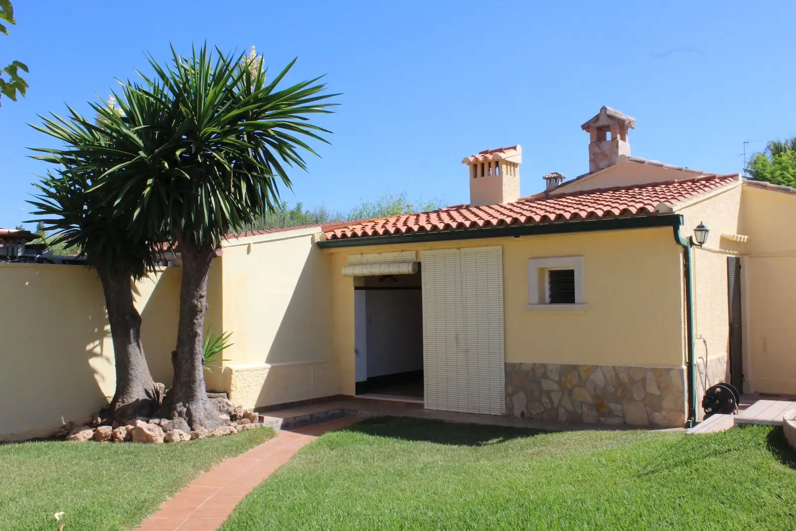 Exterior view of Houses for sale in L'Eliana  with Terrace and Storage room