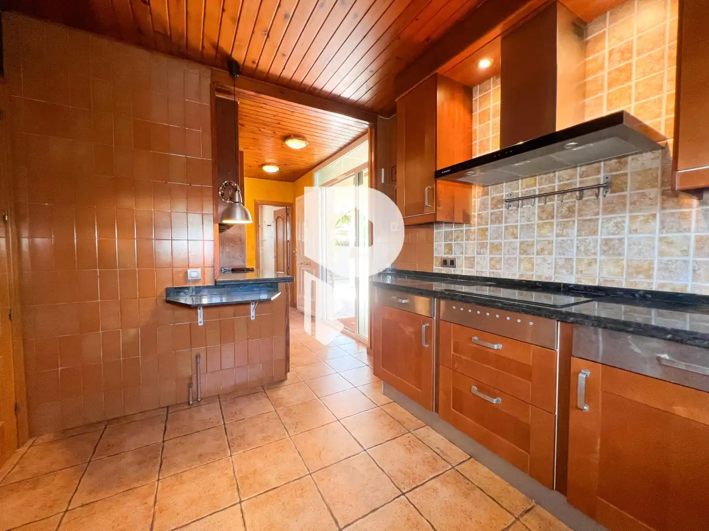 Cuina de Casa o xalet en venda en Vallirana amb Calefacció, Jardí privat i Terrassa