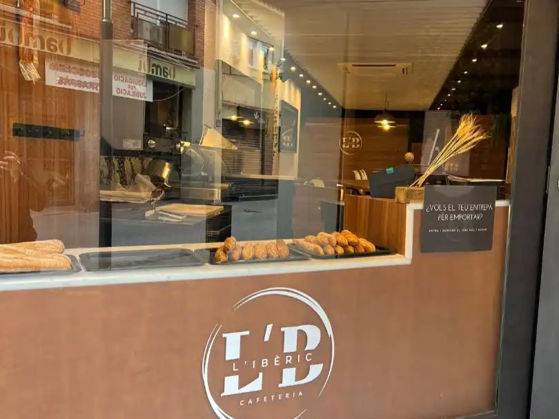Locale commerciale in cessione a Carrer Gaietá Ventalló 32