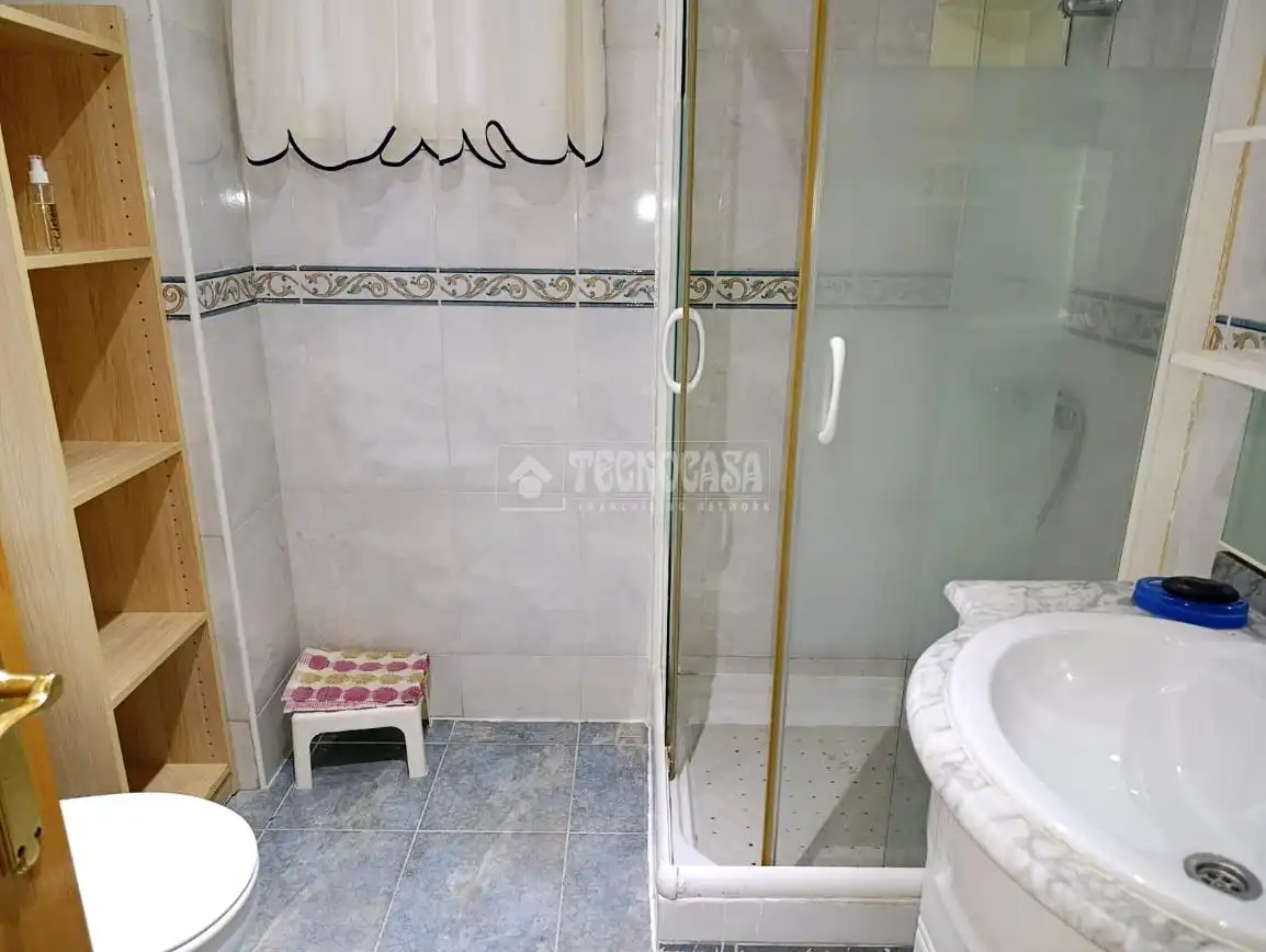 Bathroom of Flat for sale in Fuenlabrada  with Heating, Swimming Pool and Community pool