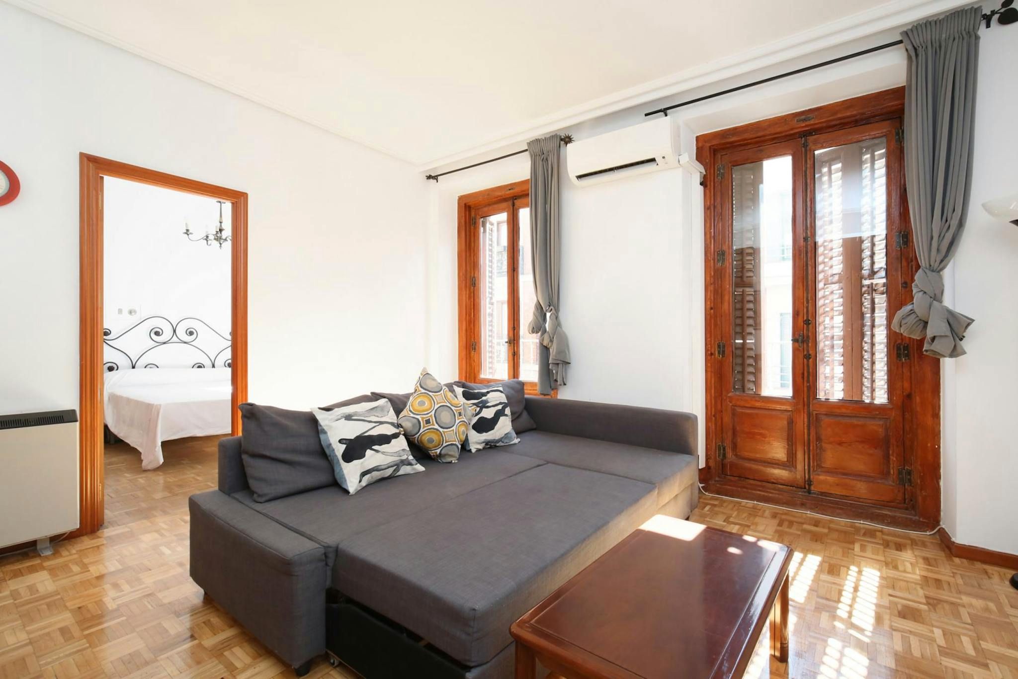 Sala de estar de Piso de alquiler en  Madrid Capital con Aire acondicionado, Calefacción y Amueblado