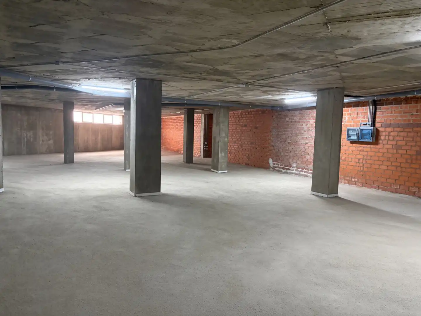Local de lloguer a Avenida de los Reyes Católicos, Nuevo Hospital