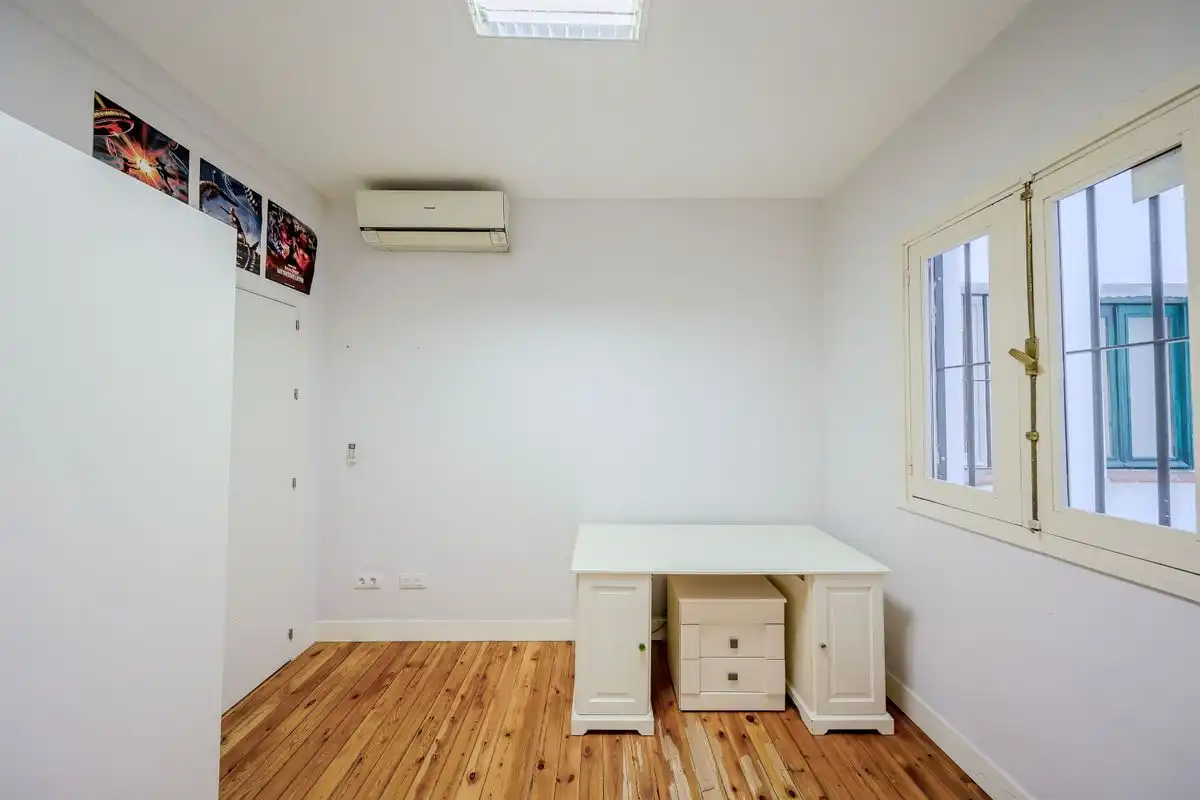 Habitación de Planta baja en venta en Madrid con Calefacción