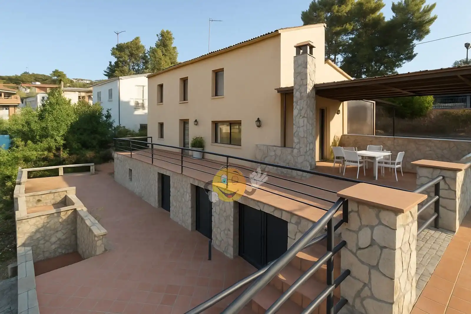 Außenansicht von Haus oder Chalet zum Verkauf in Olesa de Bonesvalls mit Privatgarten, Terrasse und Abstellraum