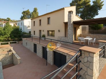 Xalet amb jardí en venda a bosc dels palillos