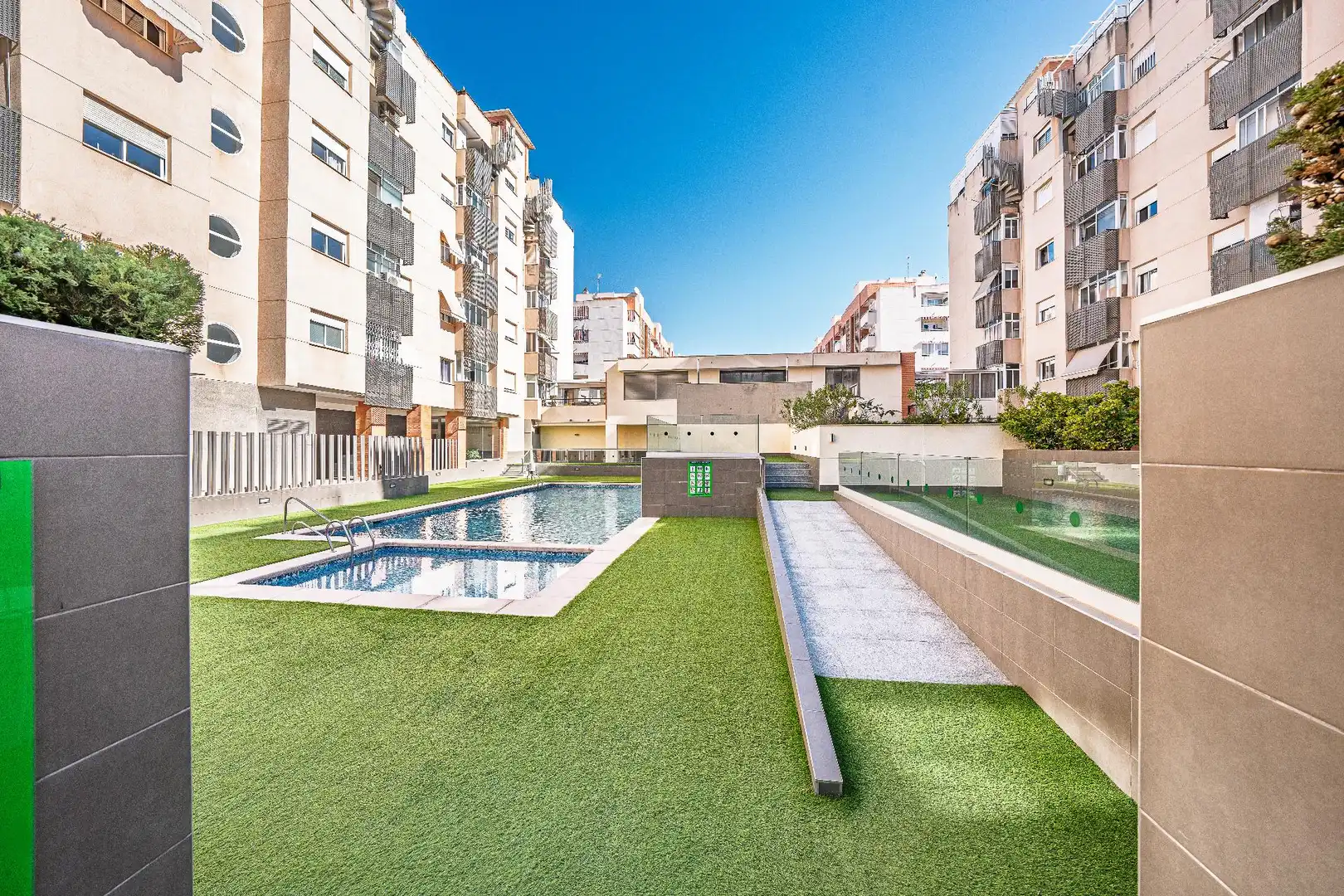 Piscina de Ático en venta en Alicante / Alacant con Calefacción, Jardín privado y Terraza