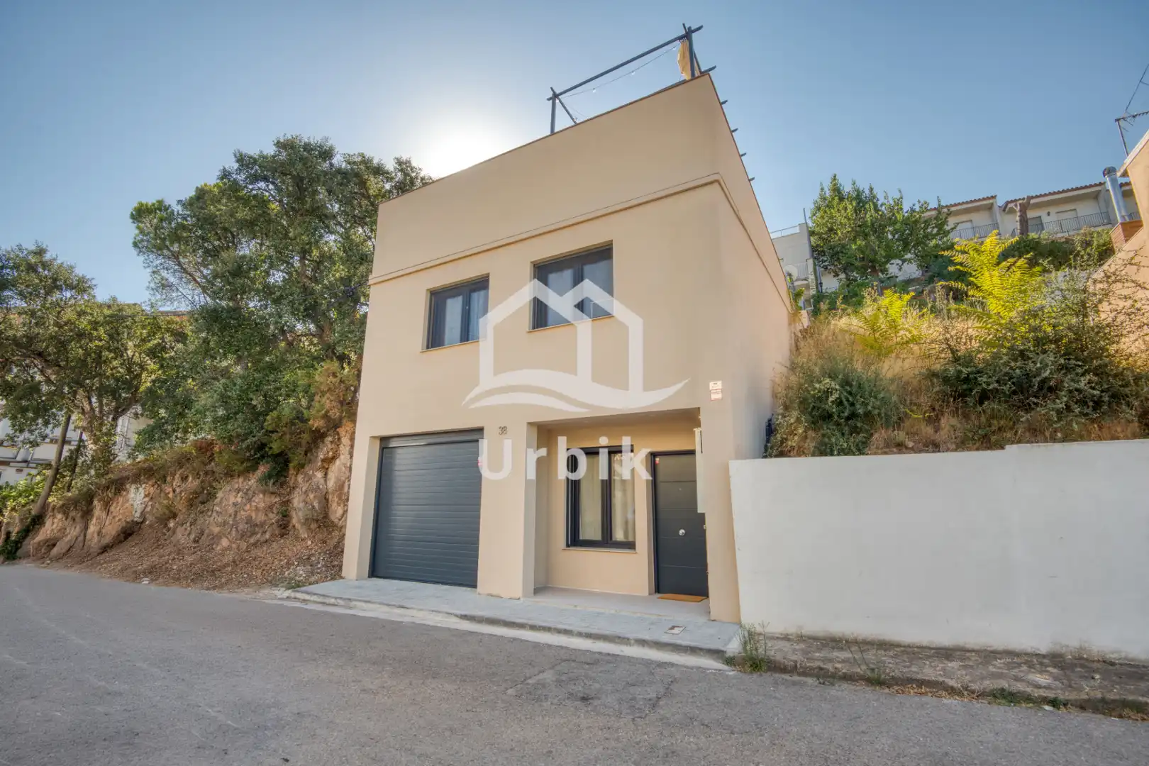 Casa amb piscina en venda a Carrer de Nàpols 26