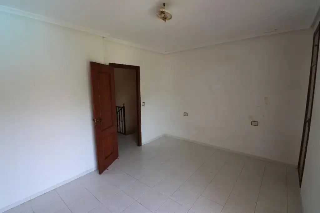 Casa aparellada amb terrassa en venda a Avenida de la Música, imagen 18