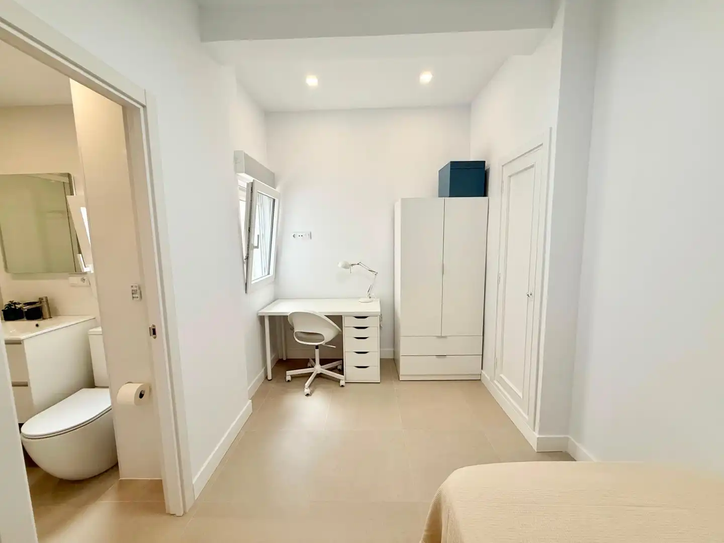 Schlafzimmer von Wohnung zur Miete in Valencia mit Klimaanlage, Heizung und Möbliert