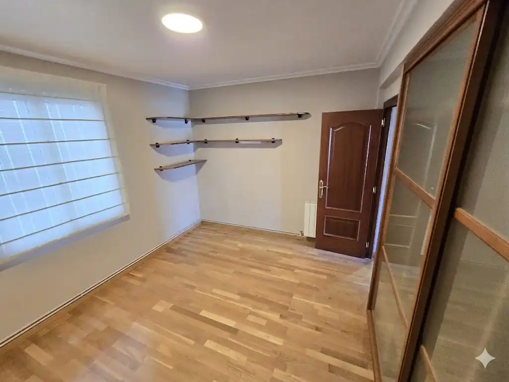 Habitación de Piso de alquiler en Vigo  con Calefacción