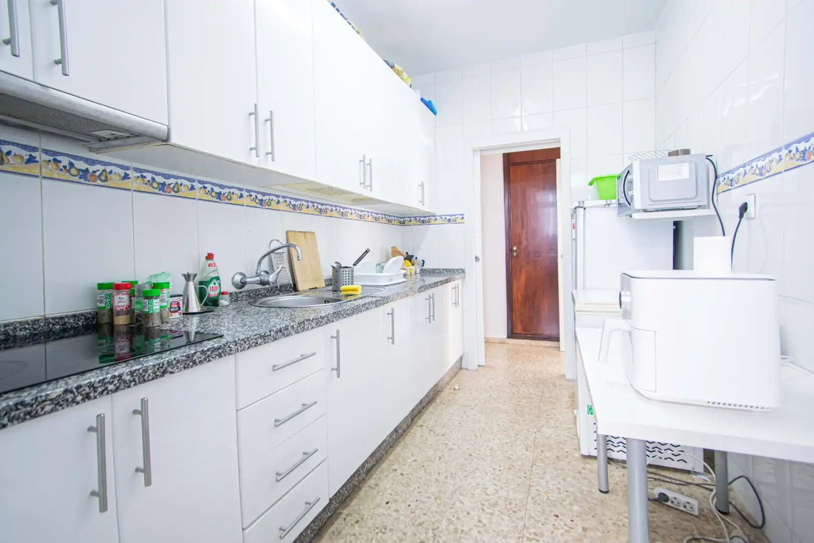 Kitchen of Flat for sale in Sevilla  with Air Conditioner, Terrace and Furnished