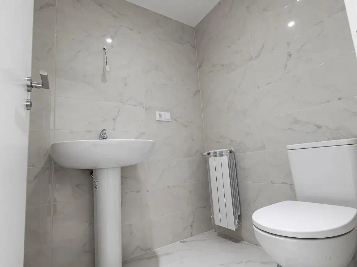 Baño de Piso en venta en Siero con Calefacción