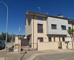 Vista exterior de Casa o xalet en venda en Cascante amb Calefacció, Jardí privat i Terrassa