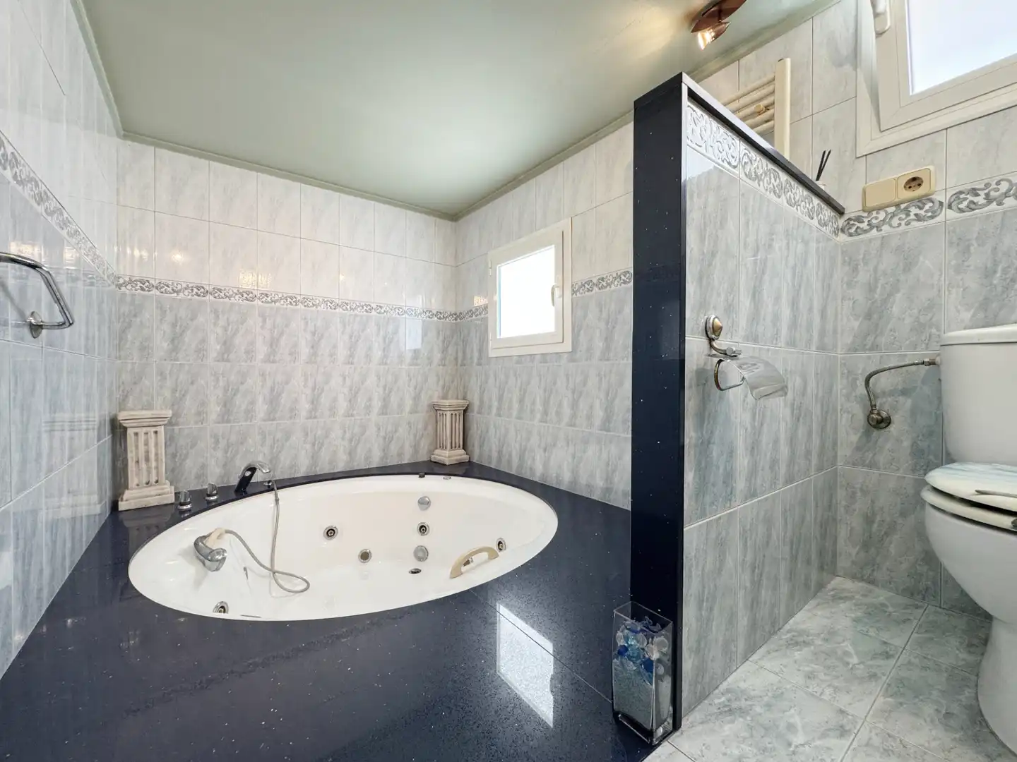 Bathroom of Houses for sale in L'Escala  with Private garden, Terrace and Alarm