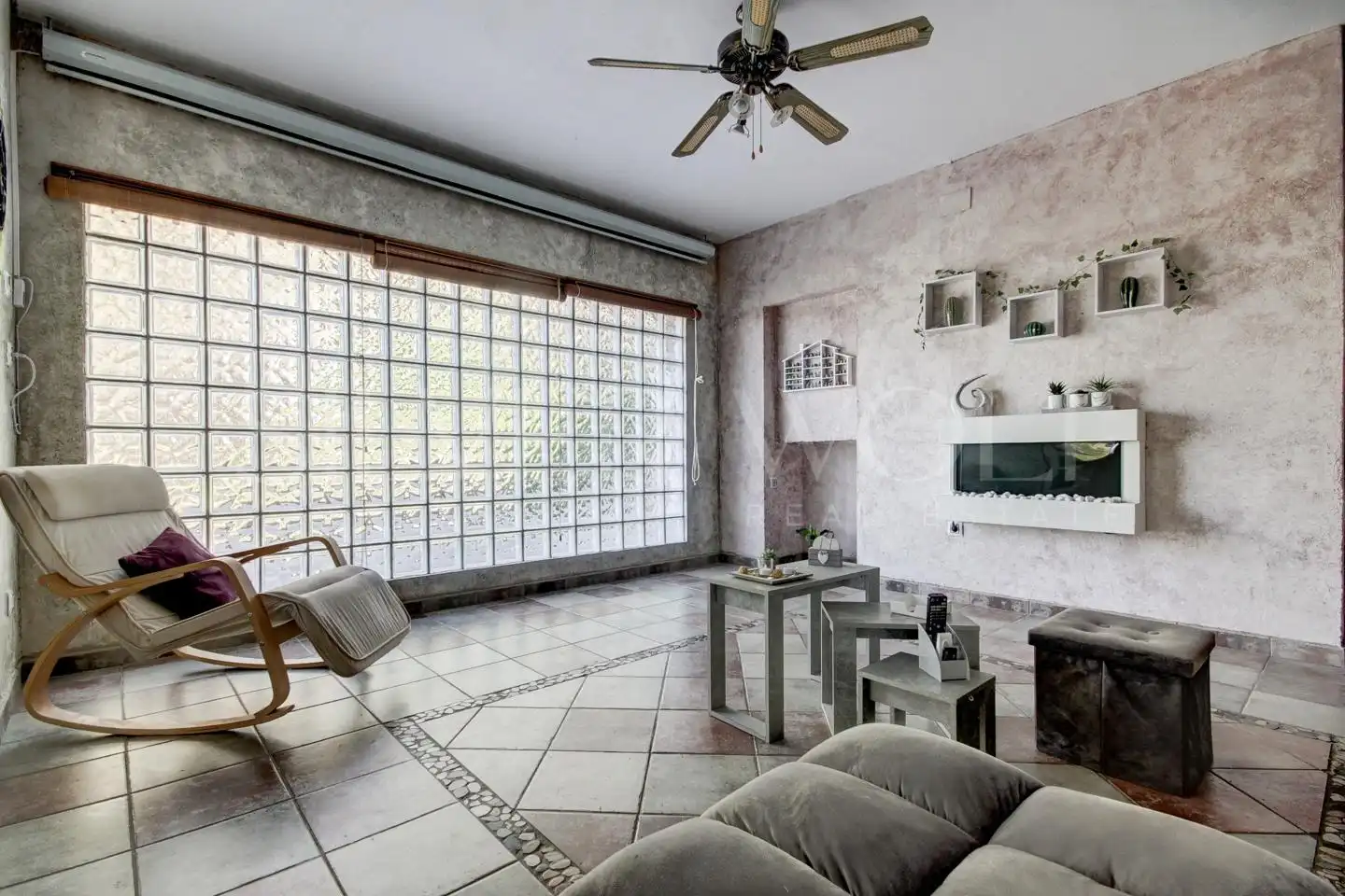 Sala de estar de Casa o chalet en venta en Vallirana con Calefacción, Jardín privado y Parquet