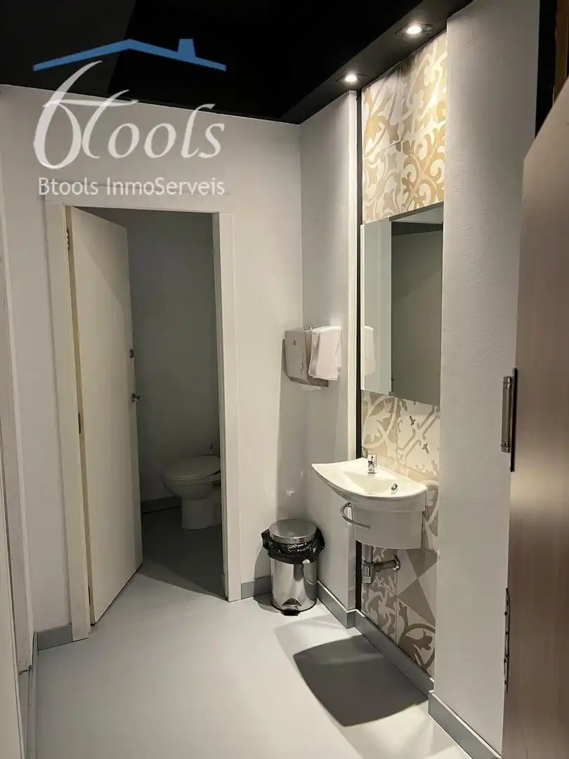 Baño de Local en traspaso en Mollet del Vallès