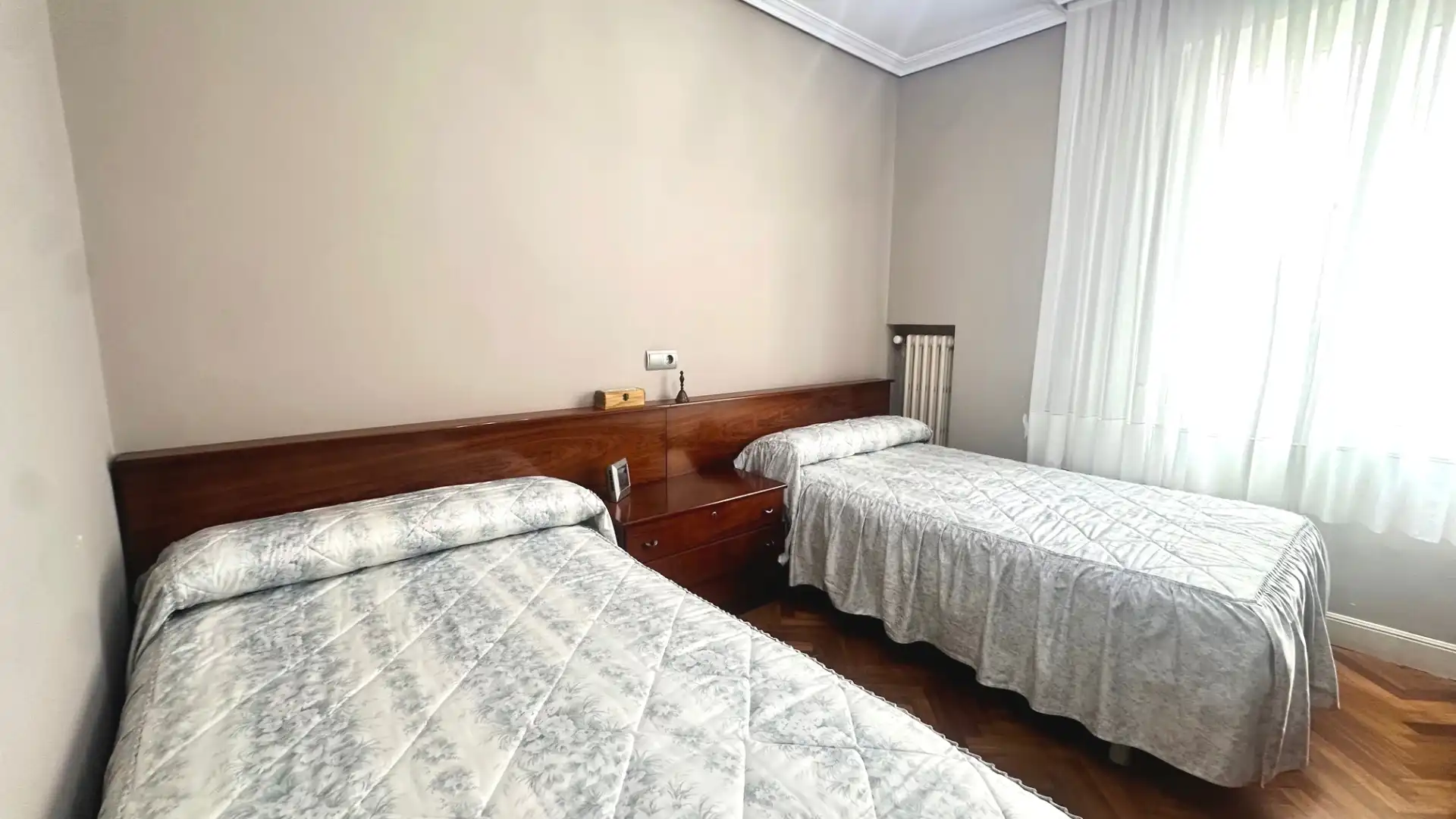 Dormitori de Pis en venda en Bilbao  amb Calefacció, Parquet i Terrassa