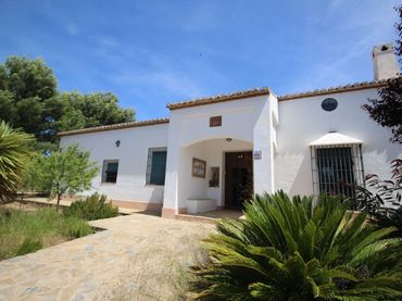 Casa rústica con jardín en venta en partido romeral