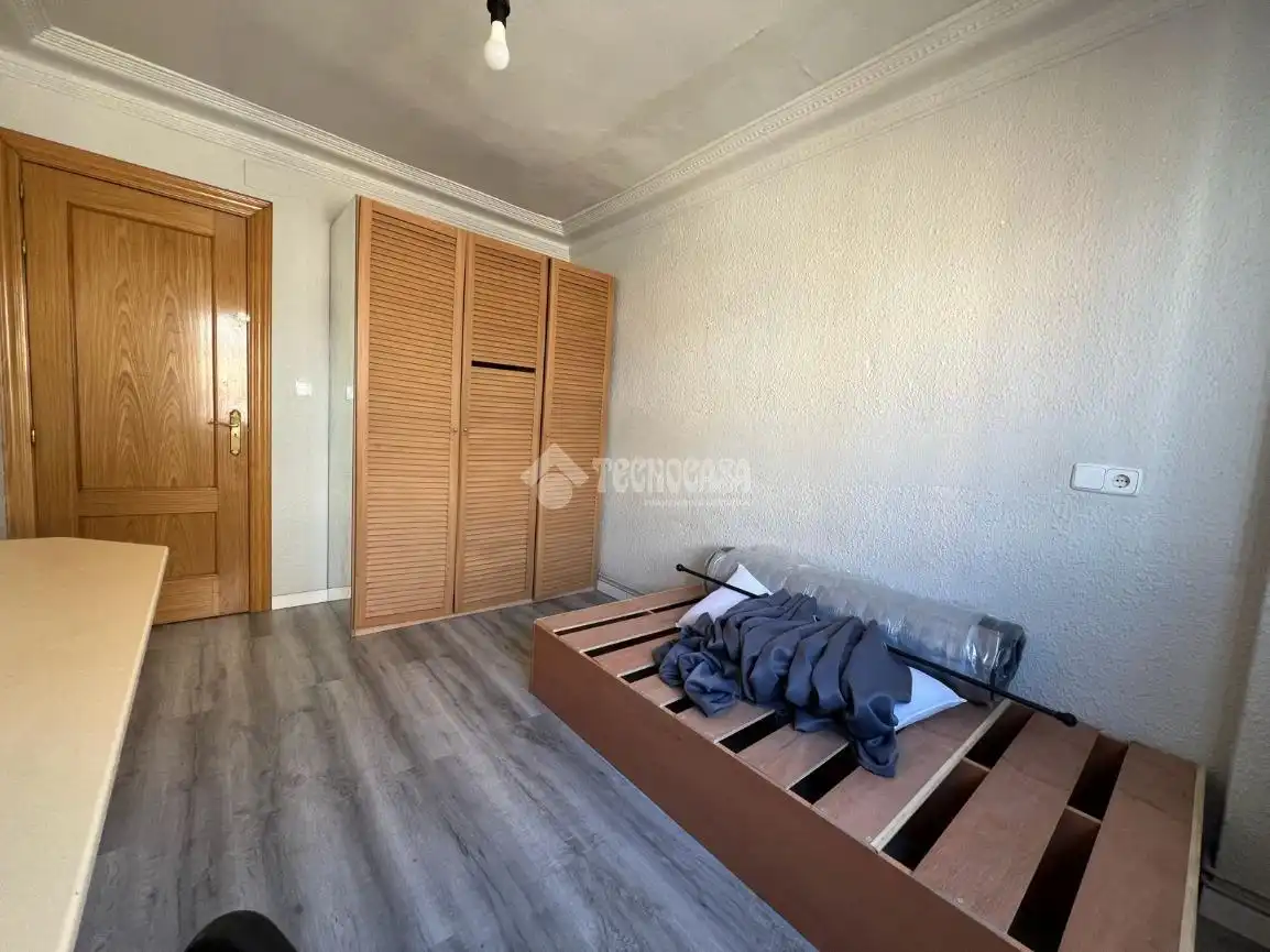 Habitación de Piso en venta en Zaragoza con Calefacción y Amueblado