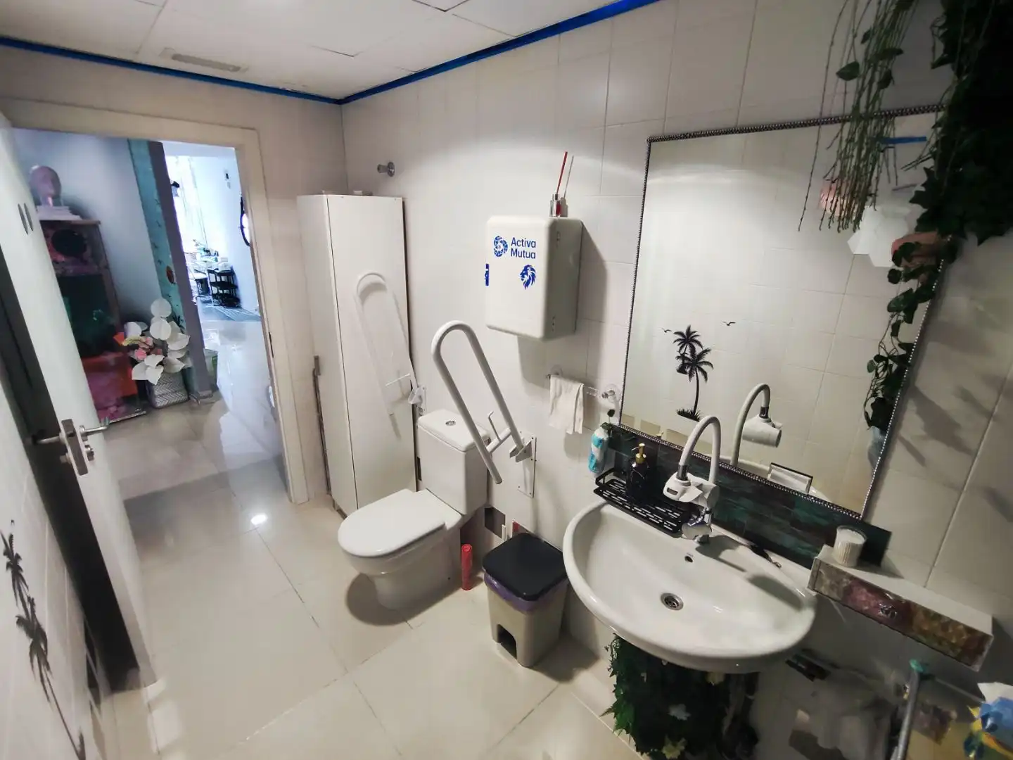 Badezimmer von Geschaftsraum zum Verkauf in Torrevieja mit Klimaanlage, Heizung und Möbliert
