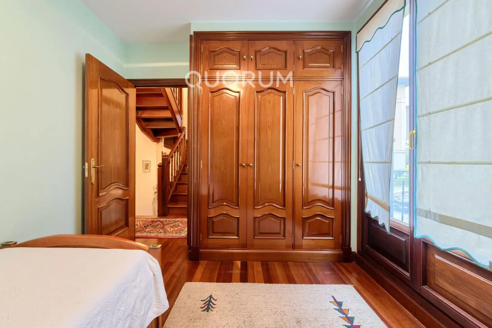 Habitación de Casa adosada en venta en Basauri  con Calefacción, Jardín privado y Terraza
