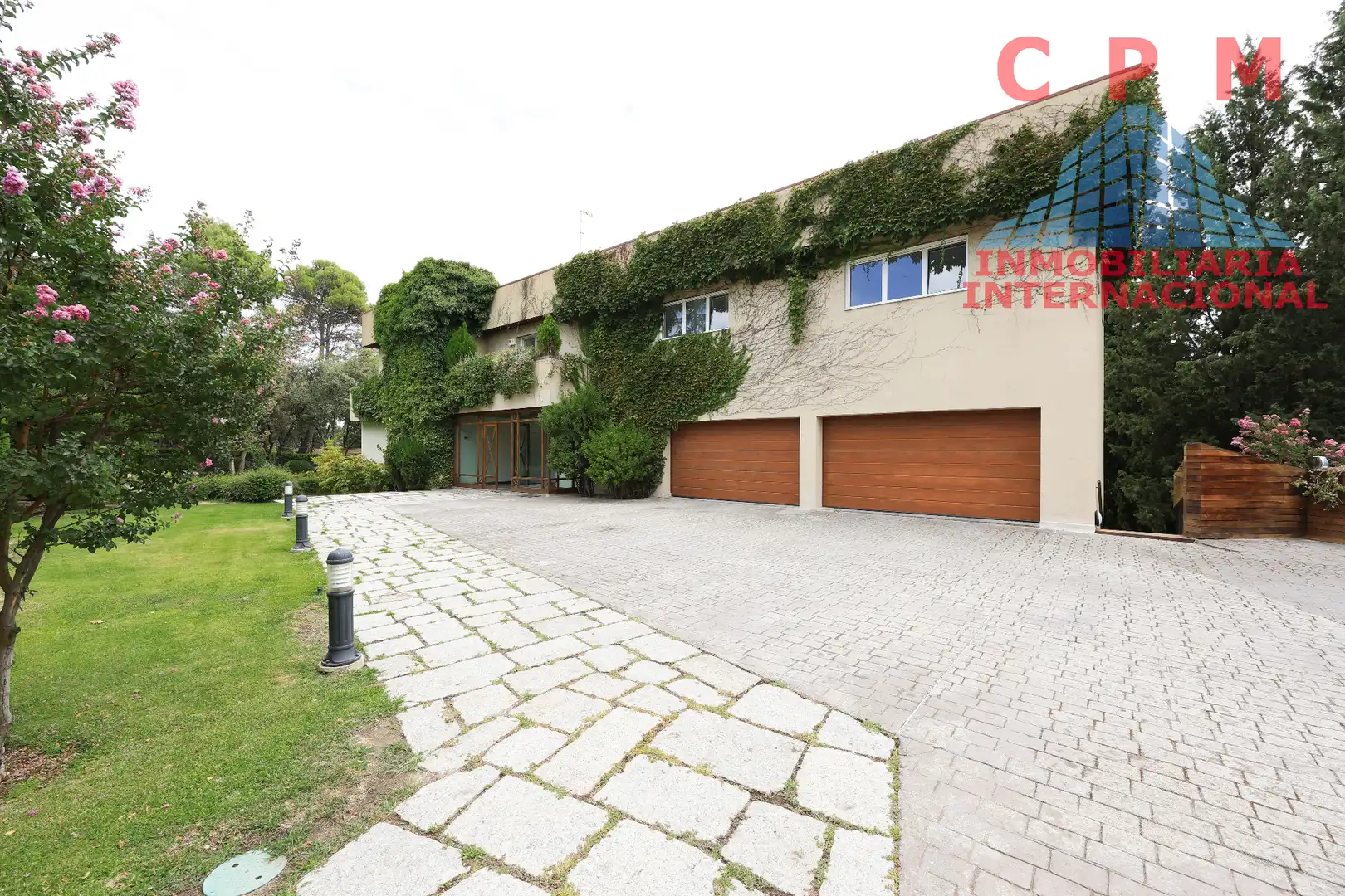 Vista exterior de Casa o xalet de lloguer en Madrid amb Aire condicionat, Calefacció i Jardí privat