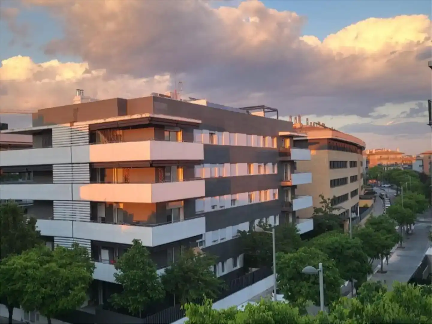 Vista exterior de Pis en venda en Sant Cugat del Vallès amb Aire condicionat, Piscina i Balcó