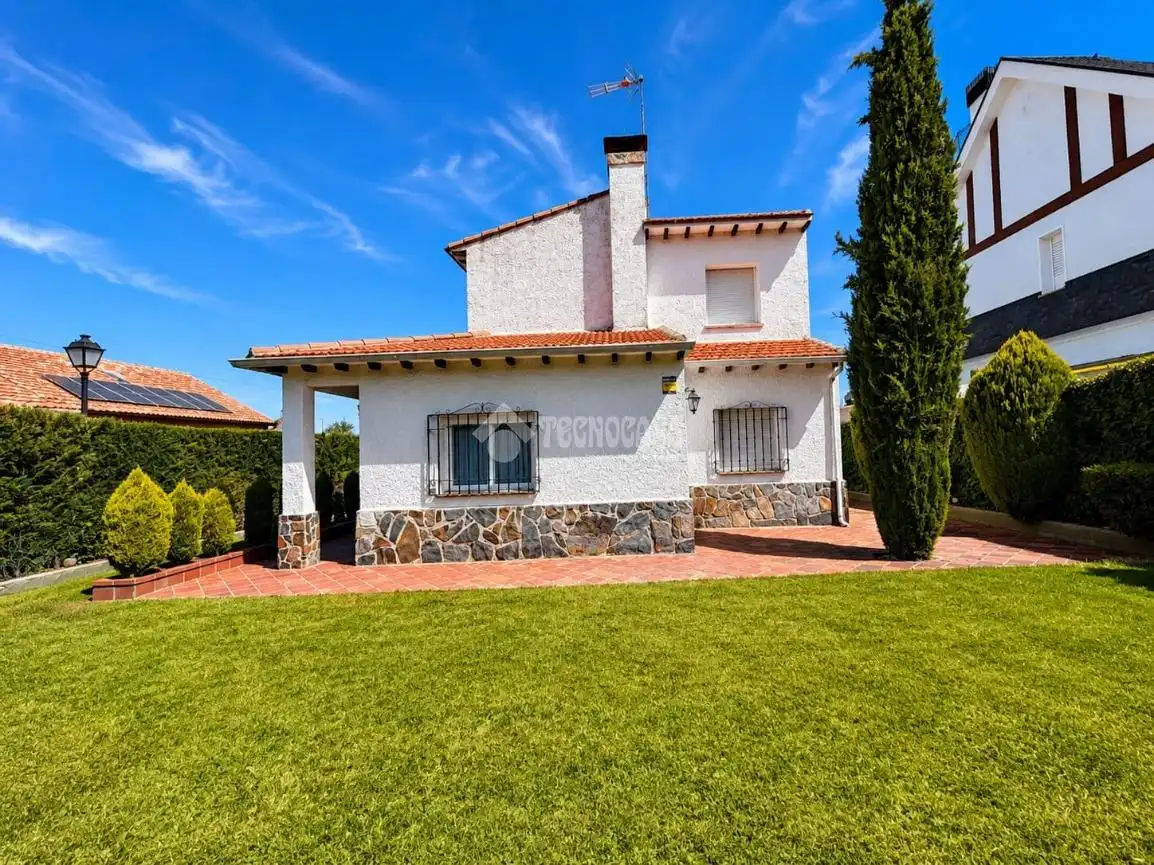 Vista exterior de Casa o chalet en venta en Carranque con Aire acondicionado, Parquet y Terraza