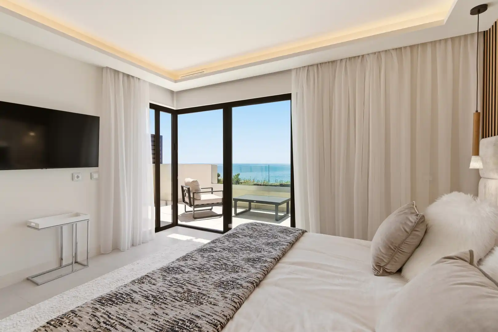 Dormitori de Casa adosada en venda en Estepona amb Aire condicionat, Jardí privat i Terrassa